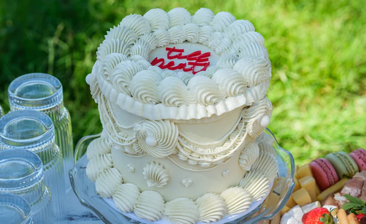 Decorated birthday cake from New England Cake Co in Armidale